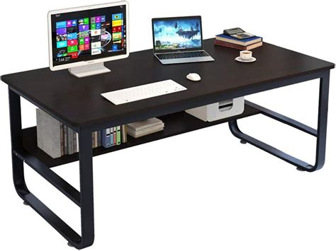 Einfacher moderner Computer Schreibtisch